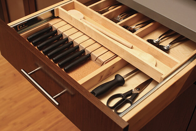 cutlery-drawer-insert-kitchen-durasupreme-plymouth-cabinetry-design-wisconsin