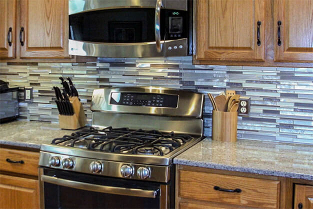 glass-tile-mosaic-backsplash-plymouth-cabinetry-design-wisconsin