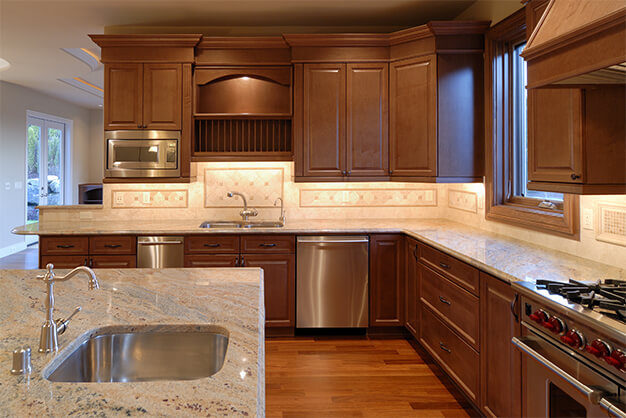 kitchen-medium-wood-plymouth-cabinetry-design-wisconsin-ss10903303